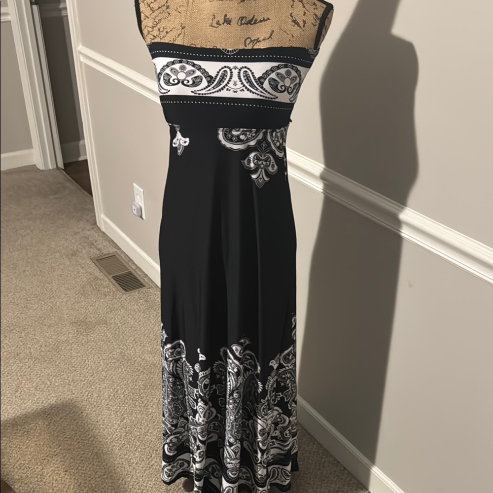 VENUS size small Black and White Strapless Dress